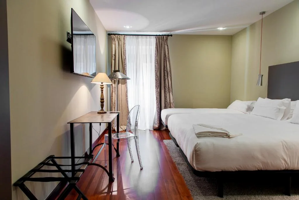 Superior-Doppelzimmer mit Zustellbett (3 Erwachsene) — Hotel AR Isabel de Farnesio