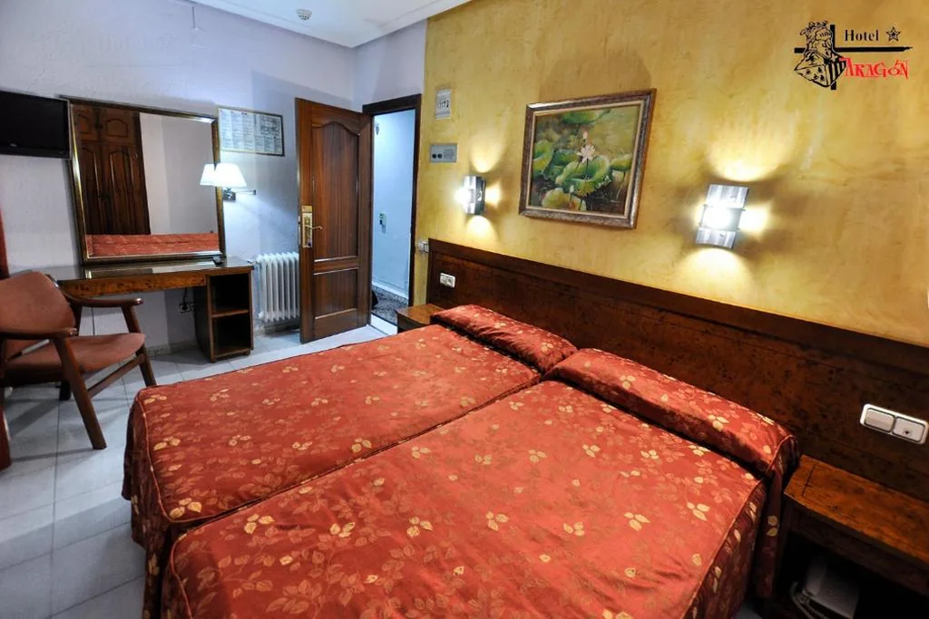 Günstiges Doppelzimmer – 1 oder 2 Betten — Hotel Aragón