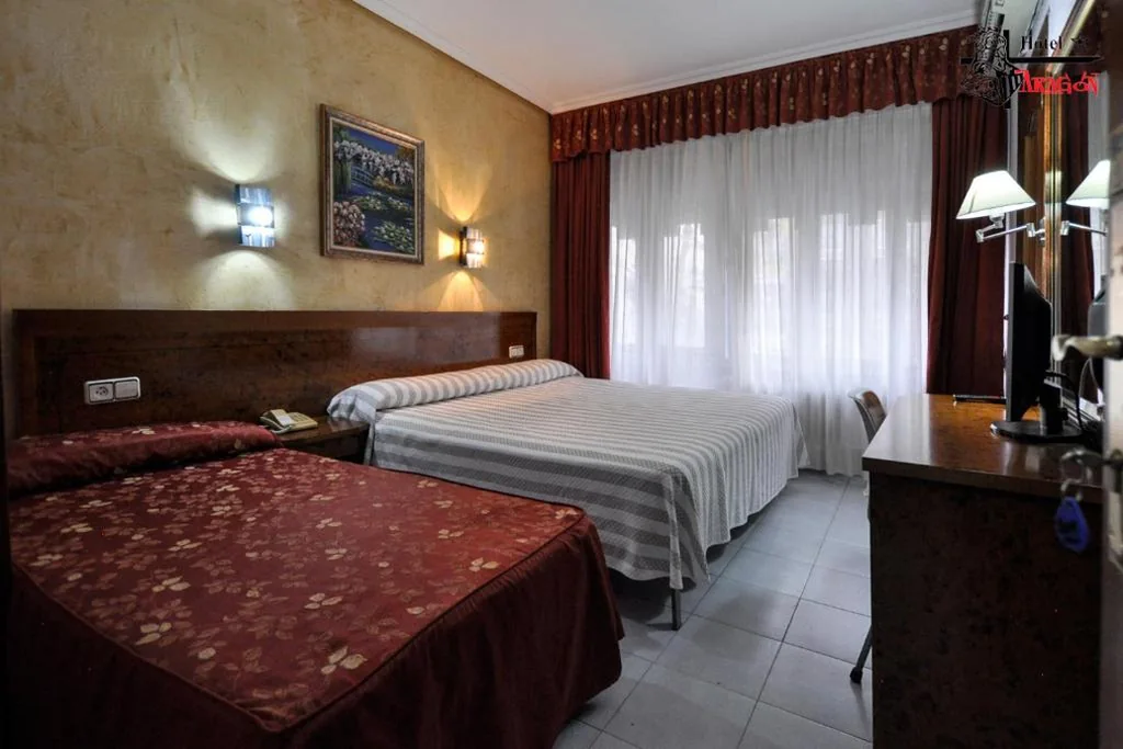 Dreibettzimmer — Hotel Aragón