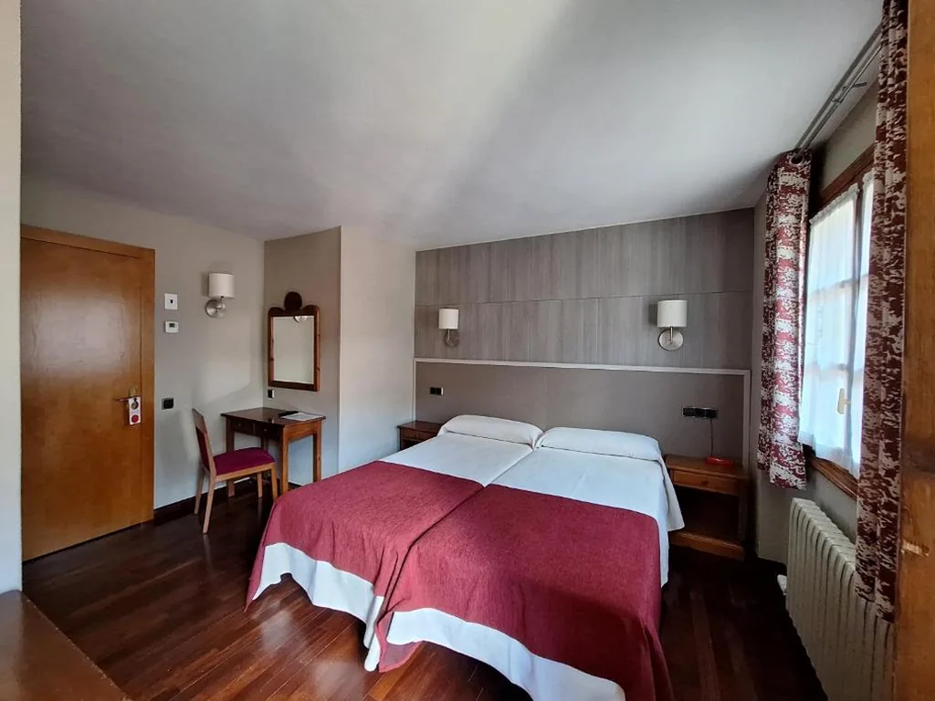 Chambre Double - 2 lits - Extérieure — Hotel Aragüells