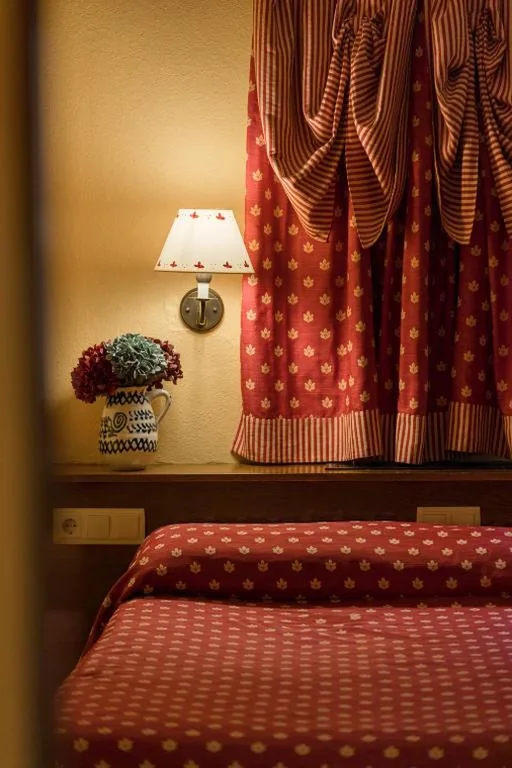 Quarto Triplo sem vista (3 adultos) — Hotel Aran La Abuela