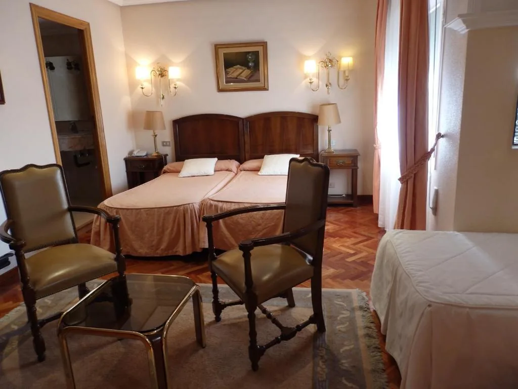 Dreibettzimmer — Hotel Aranda