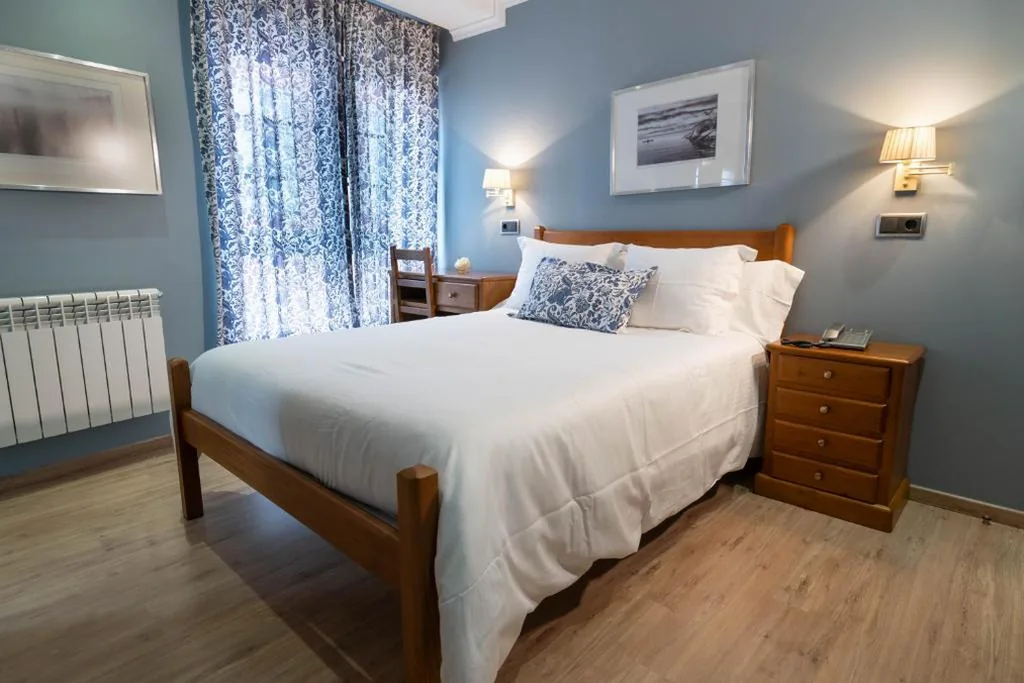 Habitación Doble Pequeña — Hotel Arco Navia