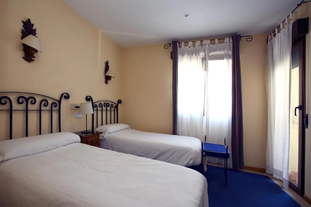 Habitación Doble con balcón - 2 camas — Hotel Arco San Vicente