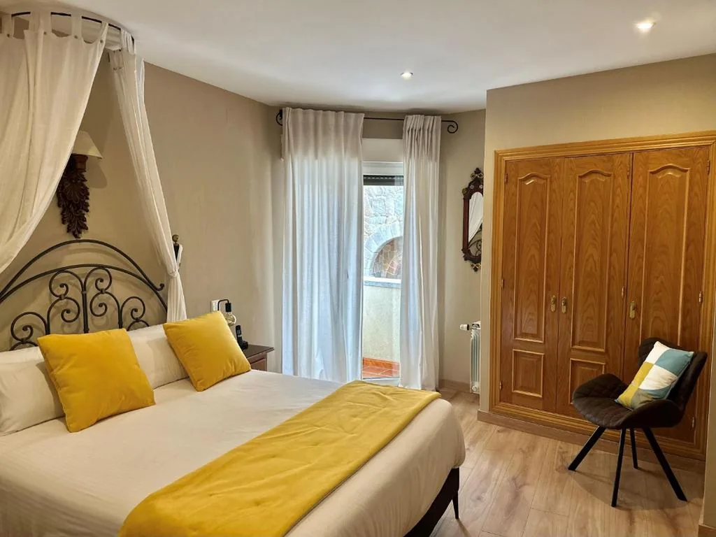 Habitación Doble Deluxe con vistas al castillo — Hotel Arco San Vicente