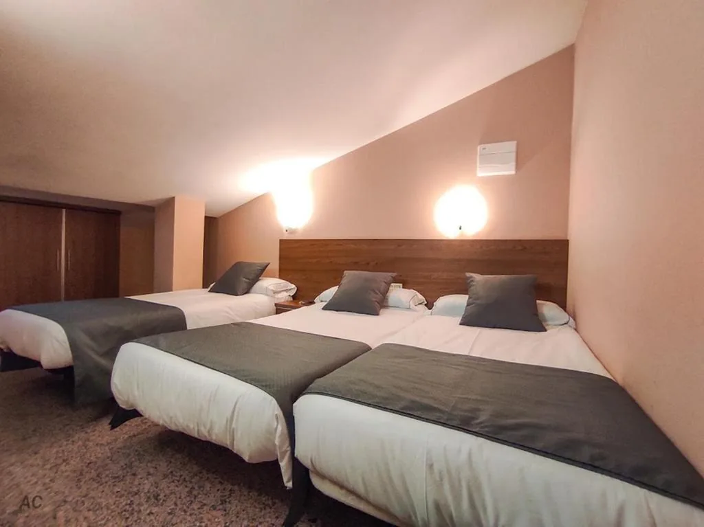 经济型四人间（带风扇） — Hotel Arcos Catedral