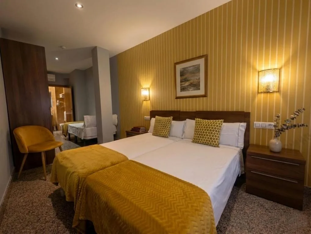 三人间 — Hotel Arcos Catedral