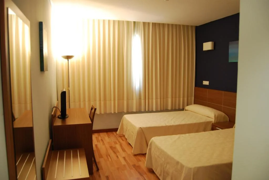 Barrierefreies Doppelzimmer mit 2 Betten — Hotel Area de Servicio Los Chopos