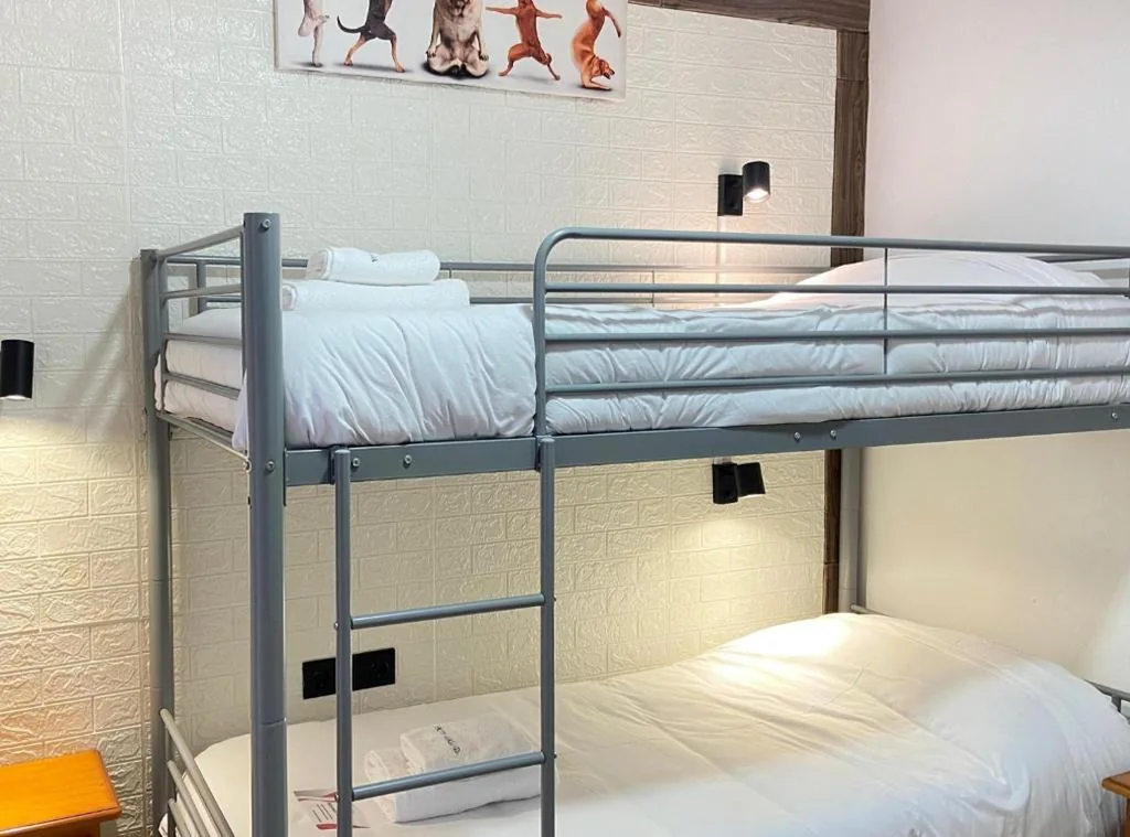 带共用浴室的双床双人间 — Hotel Arganda