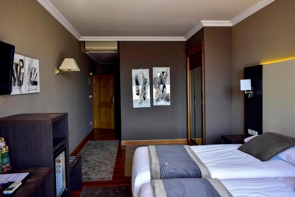 Habitación Doble Superior con 2 camas grandes — Hotel Armiñe