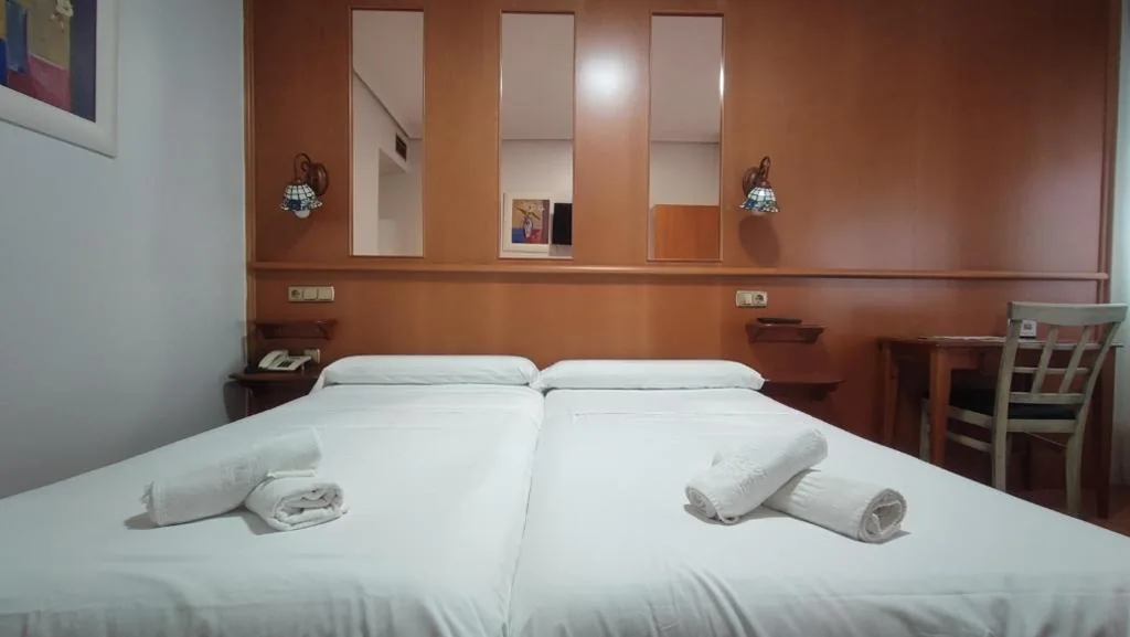 Habitación Doble - 2 camas — Hotel Aro'S