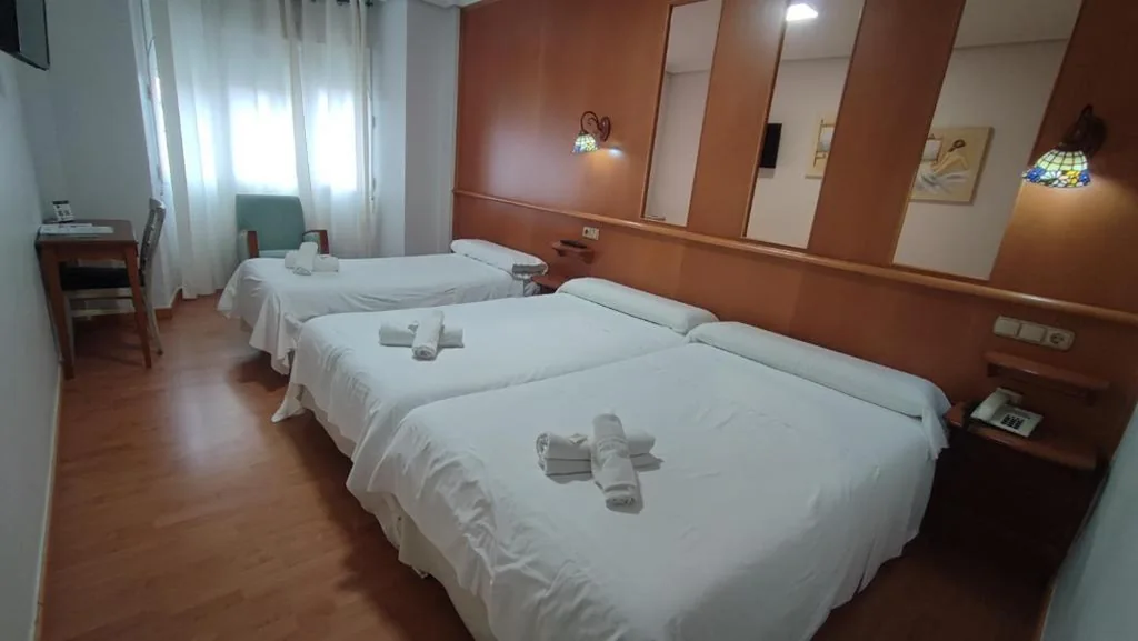Habitación Triple — Hotel Aro'S