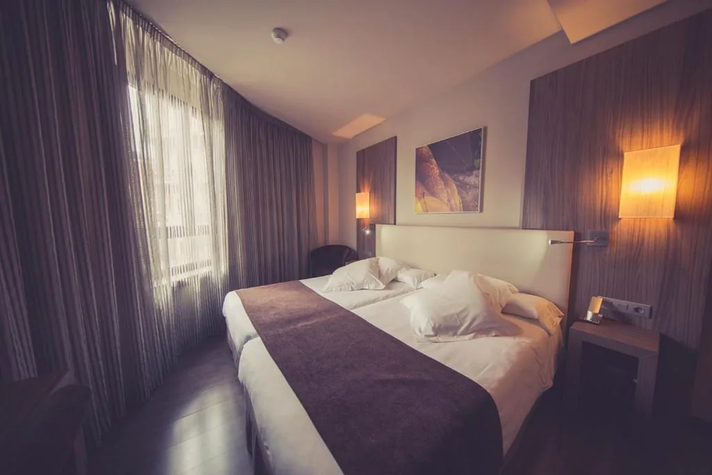 Habitación Doble Económica - 2 camas — Hotel Aroi Ponferrada