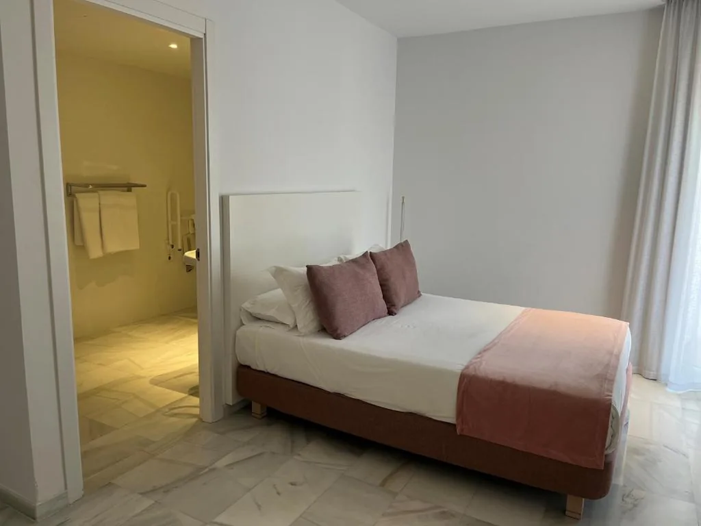 Doppelzimmer für Gäste mit eingeschränkter Mobilität — Hotel Aromar