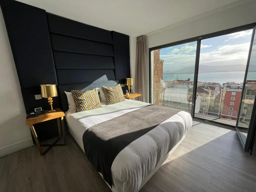 Habitación Doble Confort con vistas al mar — Hotel Art Santander