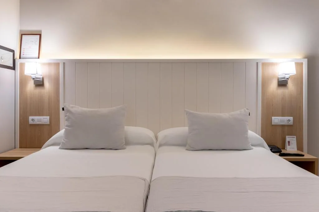 Camera doppia con letti singoli — Hotel Artaza