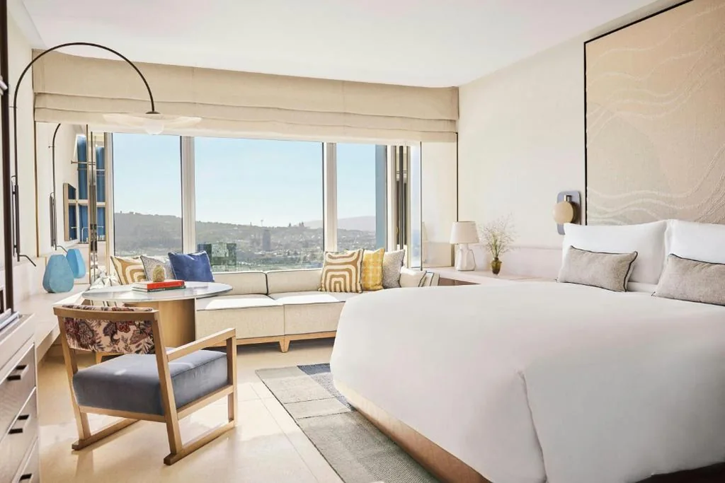 Camera Panorama con letto matrimoniale extra large e vista sulla città — Hotel Arts Barcelona