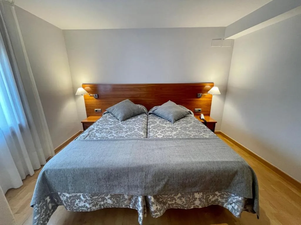 Tweepersoonskamer - 1 of 2 bedden — Hotel Arturo