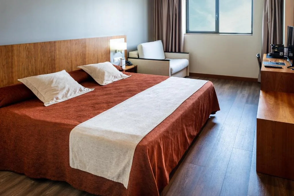 Dreibettzimmer (2 Erwachsene + 1 Kind) — Hotel AS Torrent