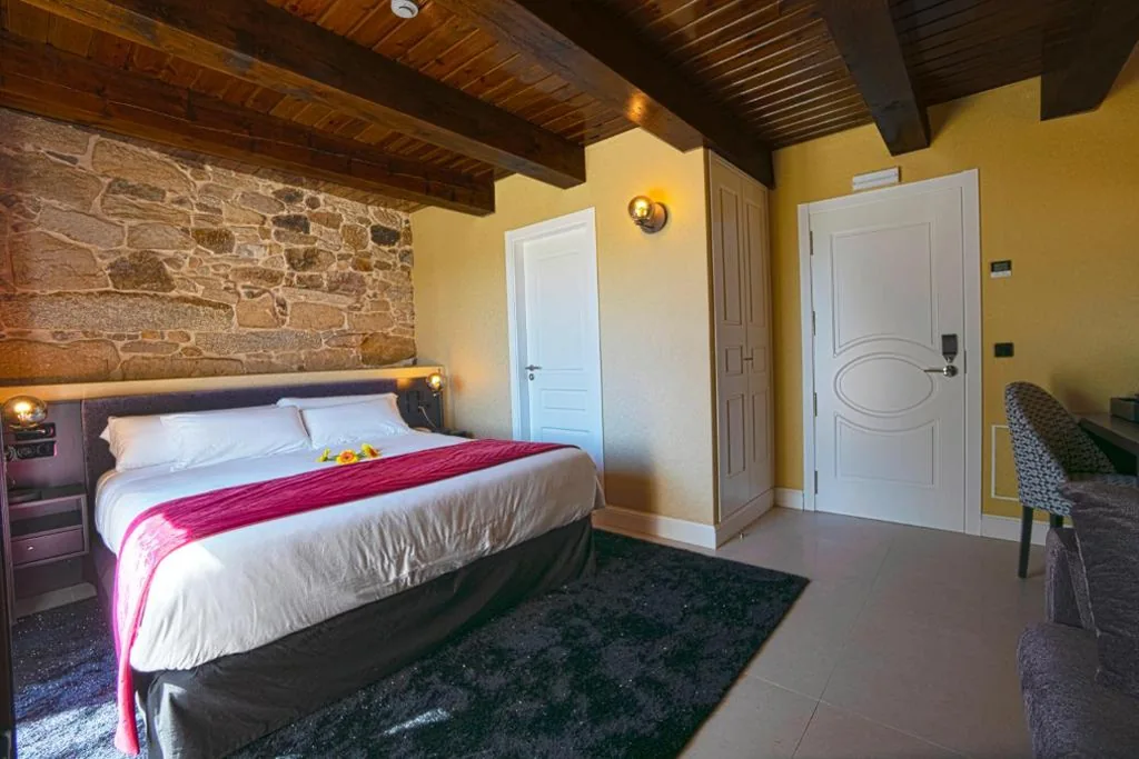 Superior-Doppelzimmer mit Terrasse - 1 oder 2 Betten — Hotel As Torres da Hermida