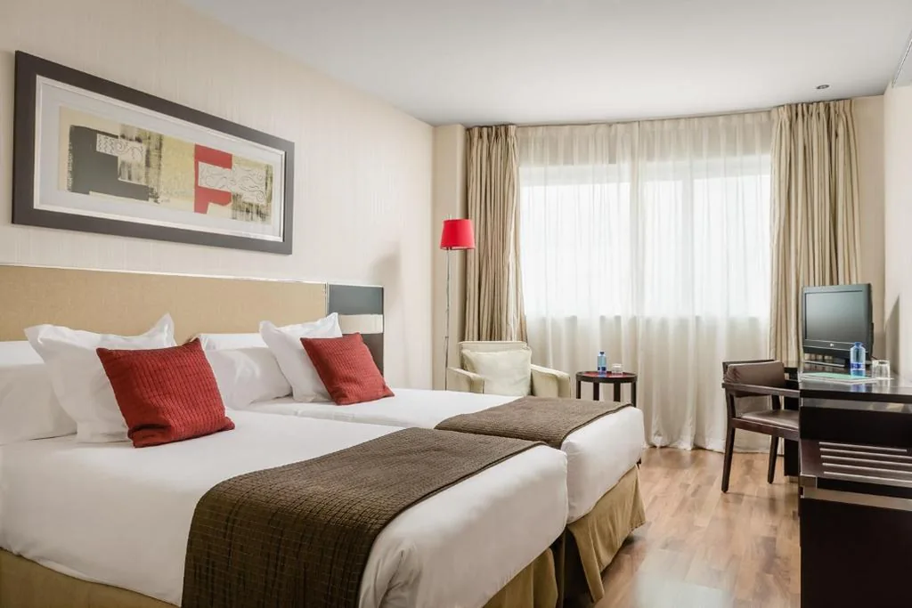 Quarto duplo com cama extra - 1 ou 2 camas (2 adultos + 1 criança) — Hotel Asset Torrejón