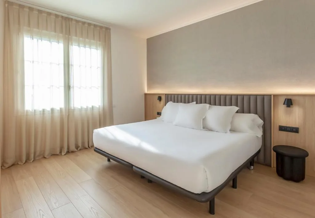 Habitación Familiar con terraza — Hotel Astoria