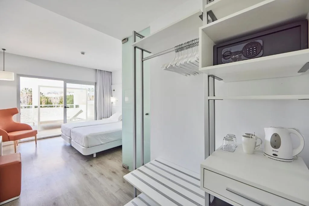 Habitación Doble con cama balinesa — Hotel Astoria Playa Adults Only 4* Sup
