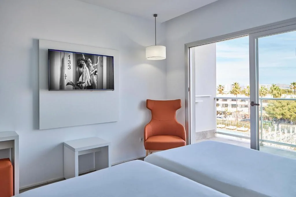 Habitación Doble con vistas a la piscina — Hotel Astoria Playa Adults Only 4* Sup