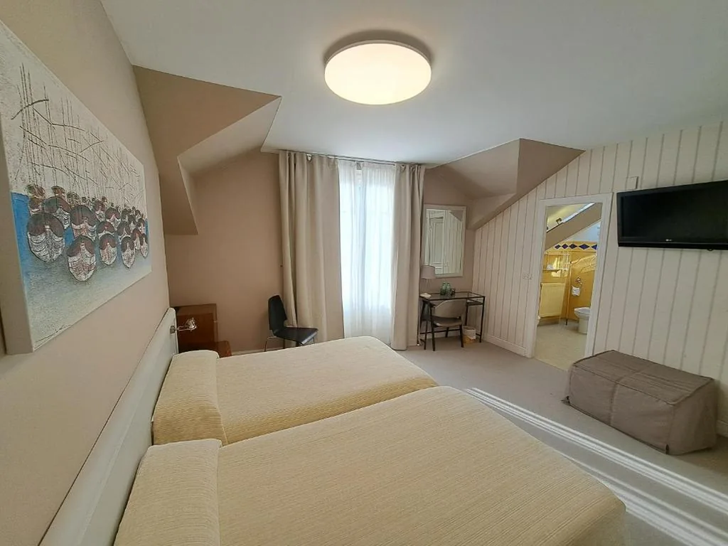 Habitación Doble Estándar - 2 camas — Hotel Atalaya- FREE PARKING GRATUITO