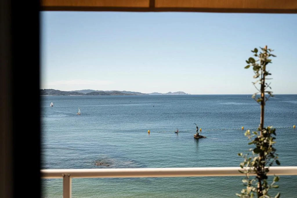 Quarto Duplo com varanda e vista para o mar — Hotel Atlante Sanxenxo Boutique