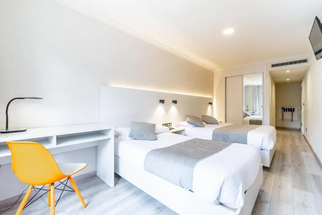 Habitación Triple Superior con vistas — Hotel Atlántico Vigo