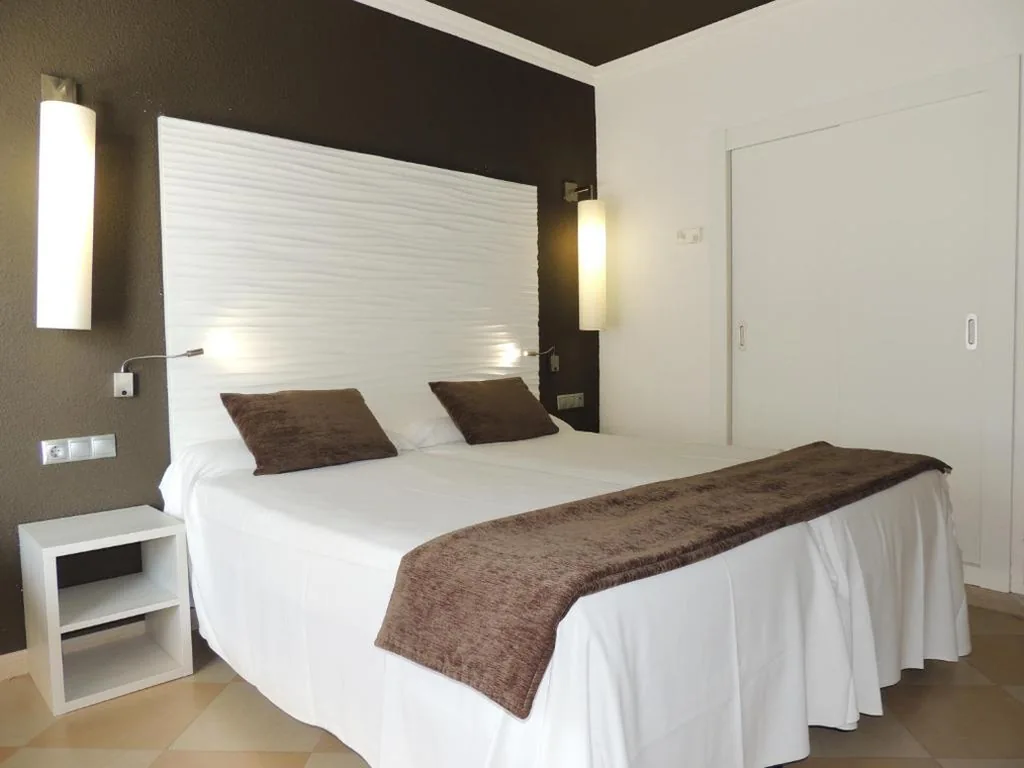 Dreibettzimmer (2 Erwachsene + 1 Kind) — Hotel Augustus