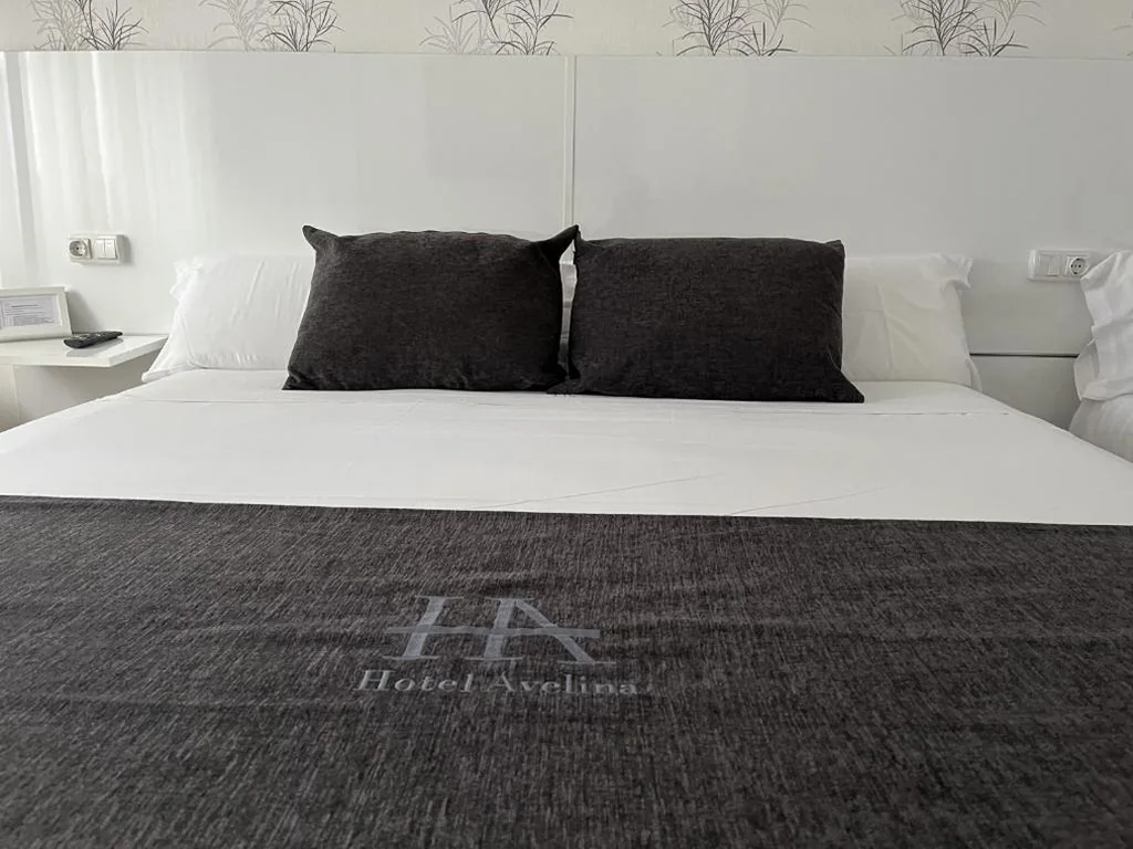 Camera doppia con letto aggiuntivo — Hotel Avelina