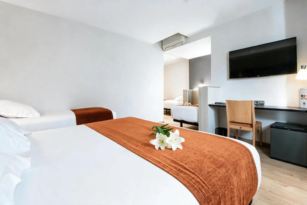 Familienzimmer — Hotel Avenida