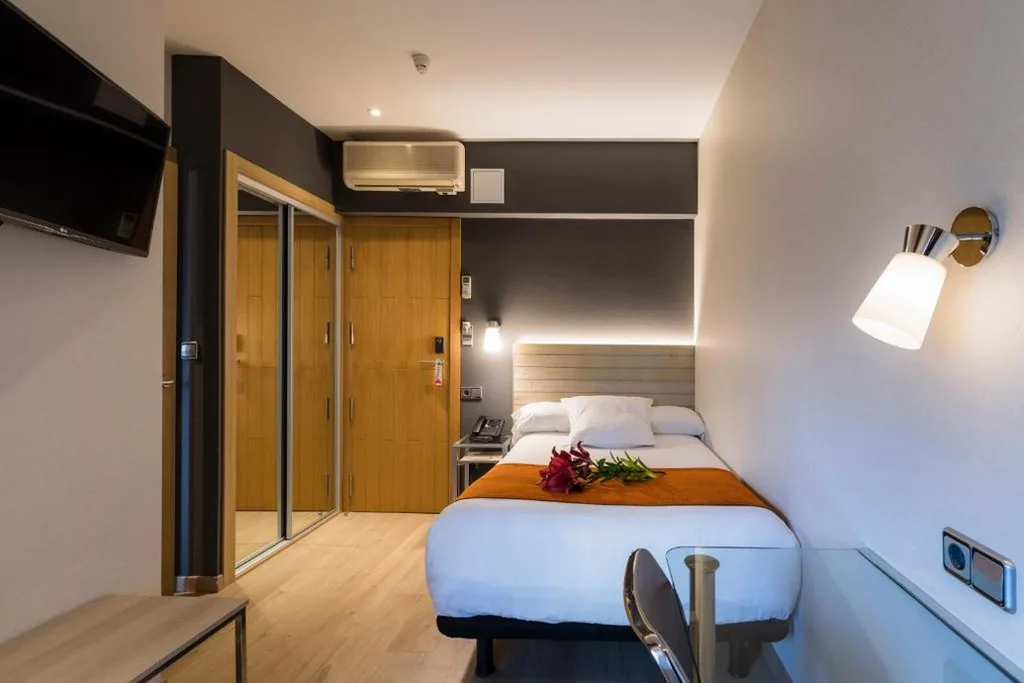 Großes Einzelzimmer — Hotel Avenida
