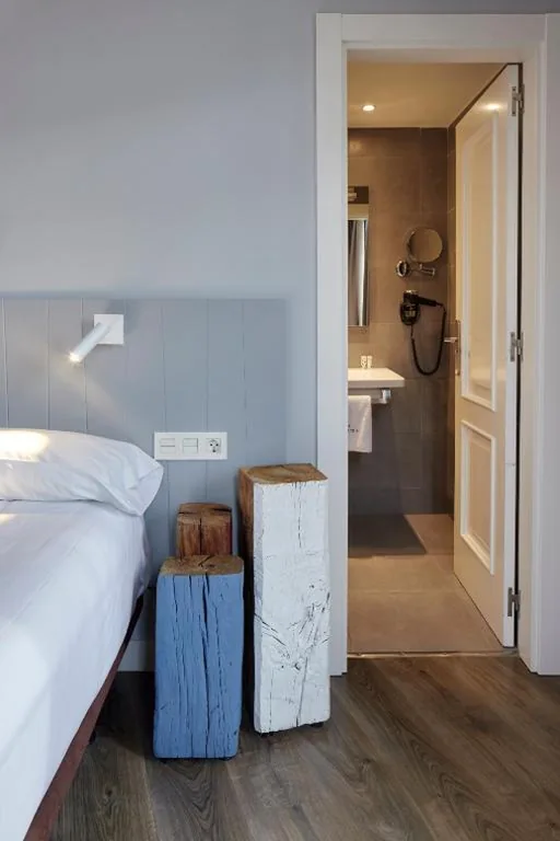 Chambre double avec lit d’appoint — Hotel Avenida