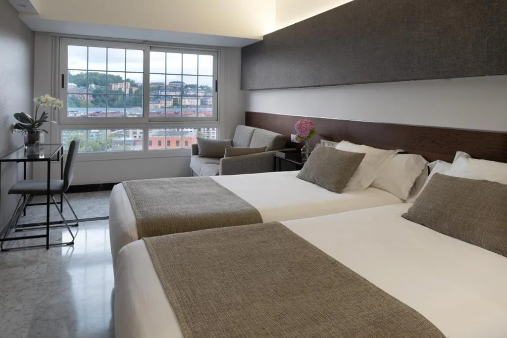 Habitación Doble Superior - 2 camas, con vistas a la ciudad — Hotel Avenida