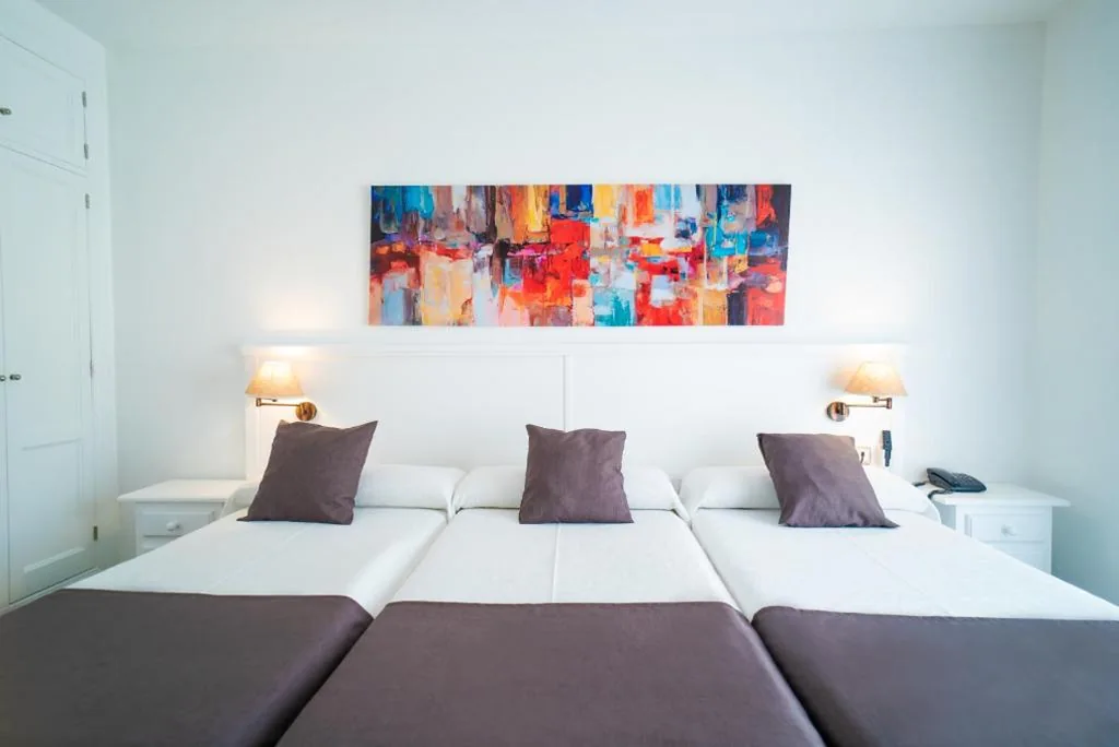 Dreibettzimmer — Hotel Avenida Tropical by Bossh! Hotels