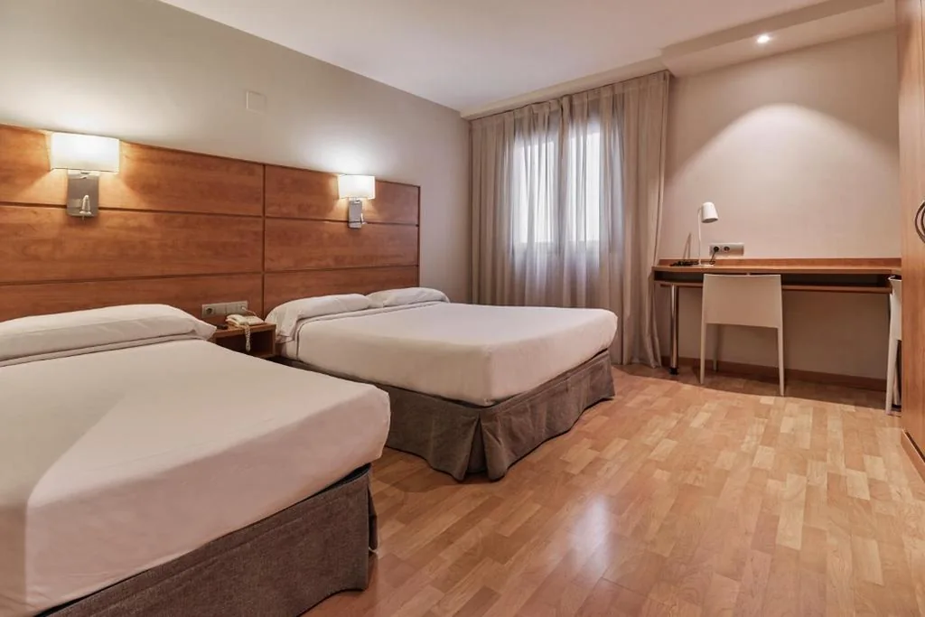 Camera matrimoniale con letto aggiuntivo - Non ristrutturata — Hotel Avenida