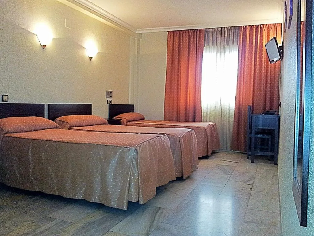 Tweepersoonskamer (2 volwassenen + 1 kind) — Hotel Averroes