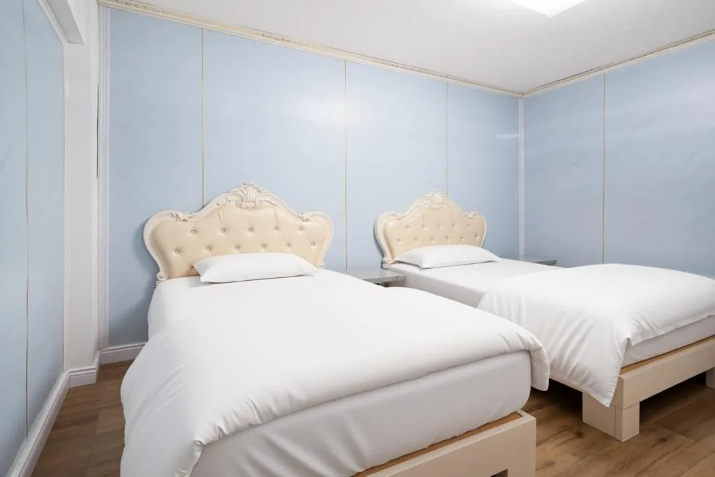 Double Room with 2 Beds — HOTEL AVIACIOn