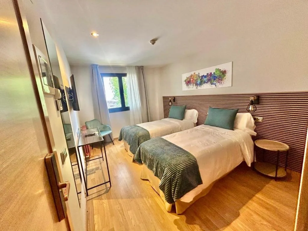 Tweepersoonskamer met 2 bedden — Hotel Ávila Diró