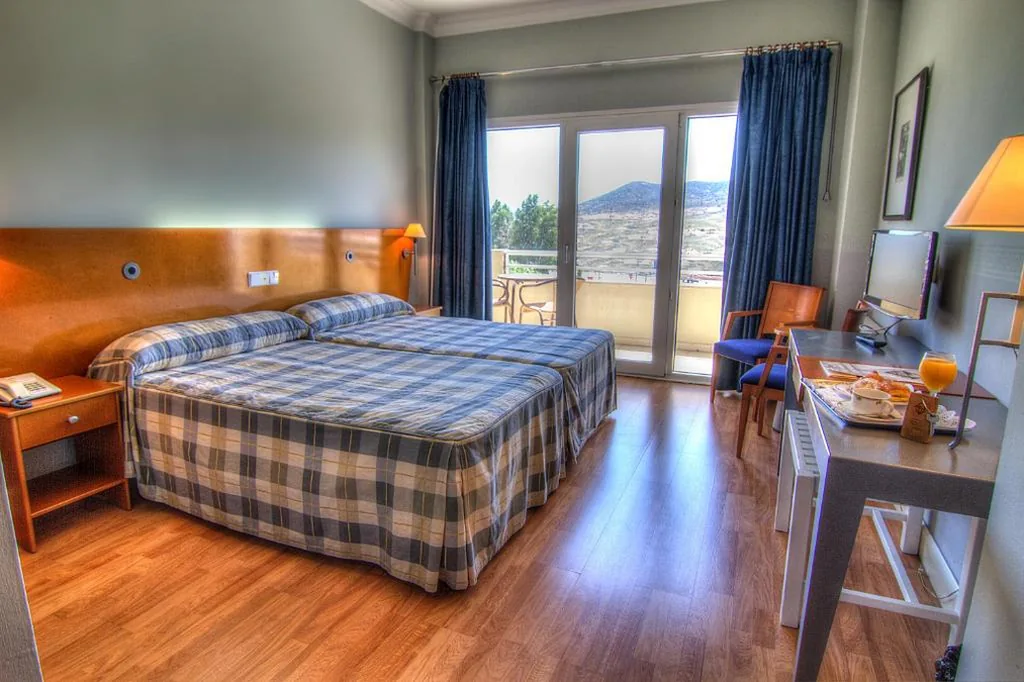 Habitación Doble con cama supletoria - 2 camas — Hotel Azar