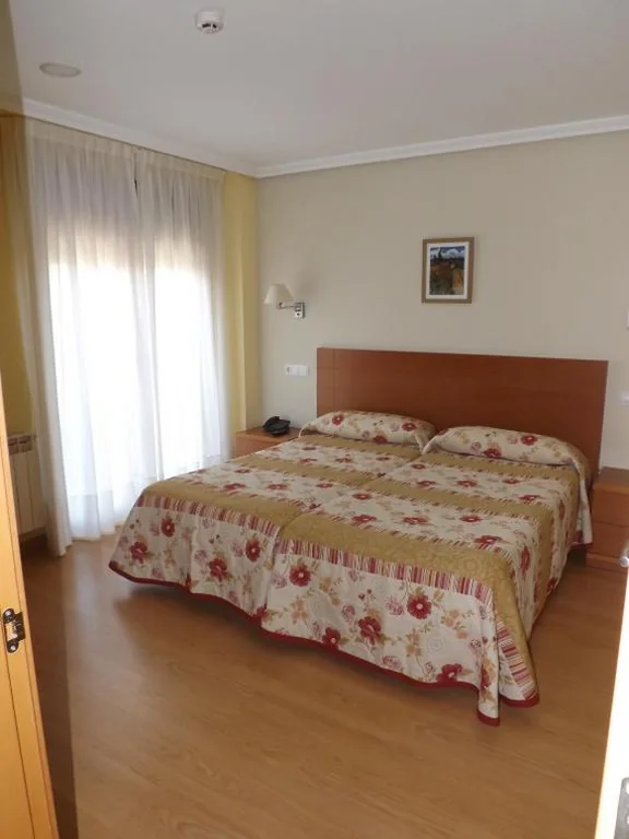 Quarto Duplo Standard com Vista Jardim - 2 camas — Hotel Azul de Galimar