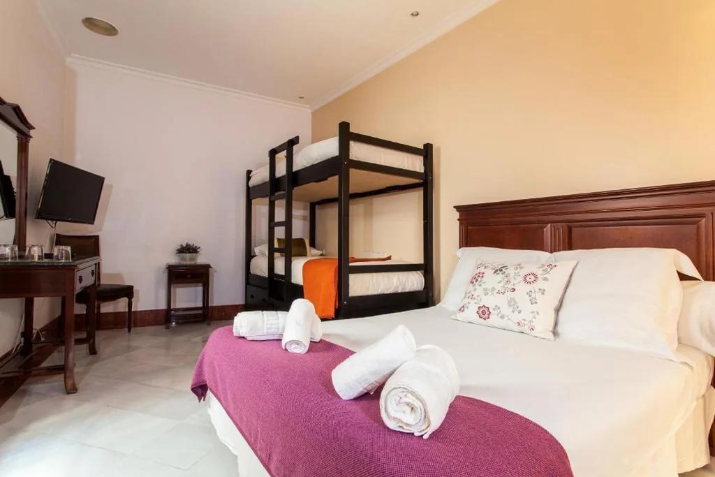 Habitación cuádruple — Hotel Baco