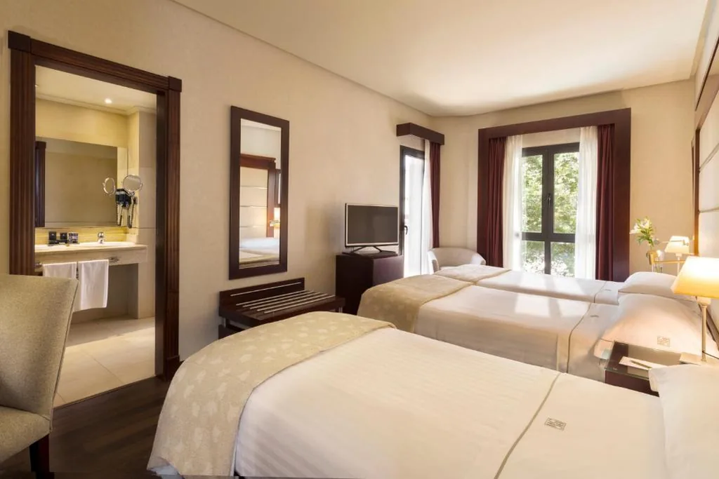 Double Room with Extra Bed — Hotel Badajoz Center
