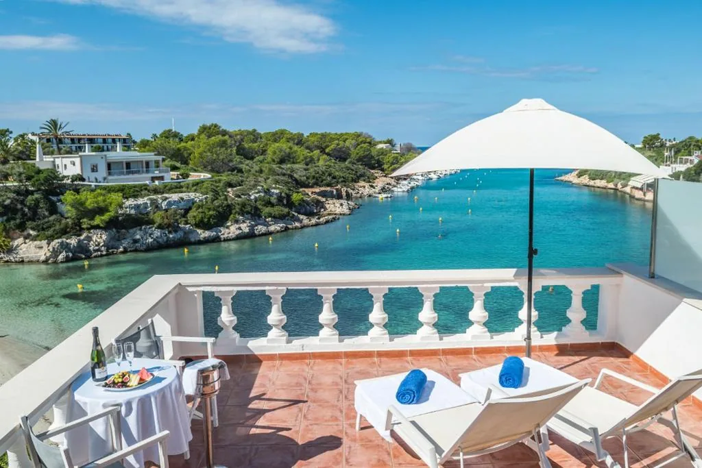 Chambre double avec balcon et vue sur la mer — Hotel Bahia