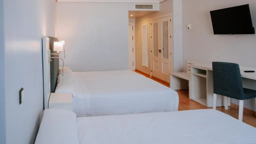 Dreibettzimmer — Hotel Bahia Sur
