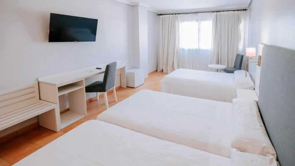 Dreibettzimmer — Hotel Bahia Sur