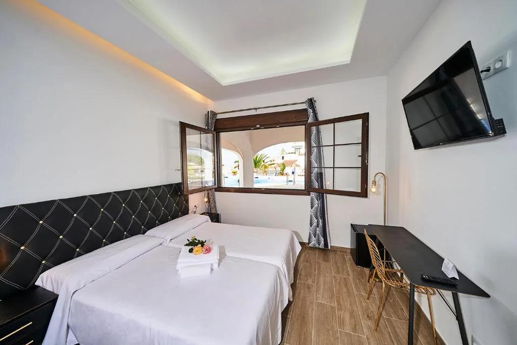 Dreibettzimmer mit Poolblick — Hotel Bajamar Ancladero Playa